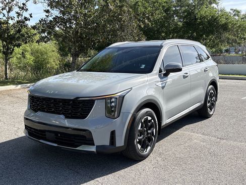 Used 2025 Kia Sorento S image 1