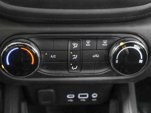Used 2022 Chevrolet TrailBlazer LS FWD image 30