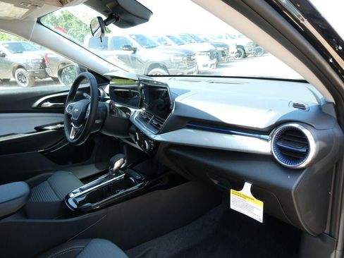 New 2026 Chevrolet Trax LT w/ LT Convenience Package FWD image 11