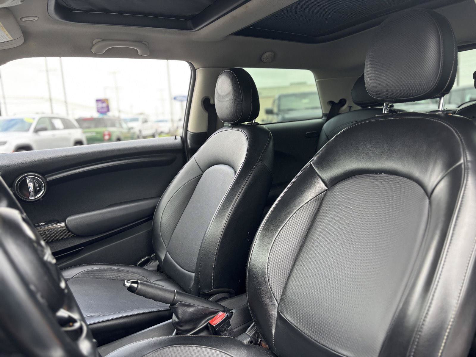 Used 2016 MINI Cooper 2-Door Hardtop FWD image 11