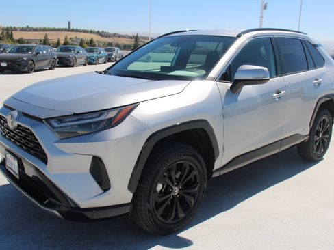 Used 2025 Toyota RAV4 SE AWD/4WD image 6