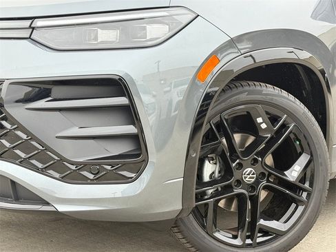 New 2026 Volkswagen Tiguan SE R-Line image 2