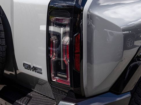 Used 2025 GMC Hummer EV 2X AWD/4WD image 30