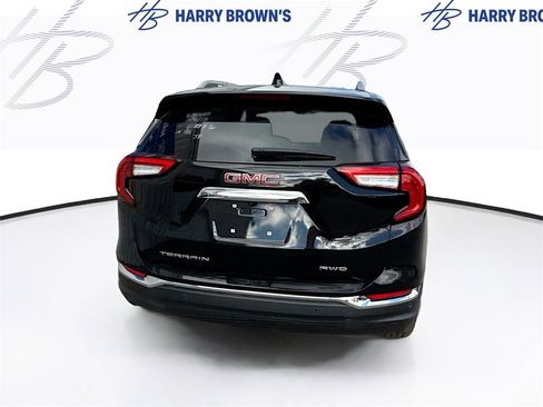 Used 2024 GMC Terrain SLT w/ Infotainment Package II image 9