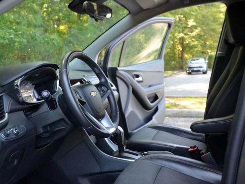 Used 2018 Chevrolet Trax LT w/ LT Convenience Package image 15