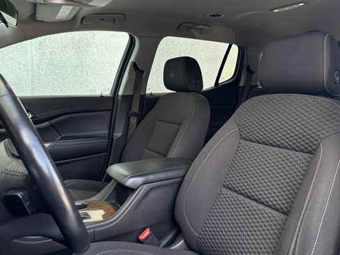 Used 2019 GMC Acadia SLE FWD image 25