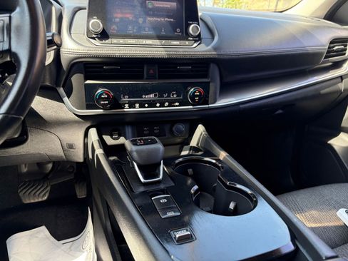 Used 2025 Nissan Rogue SV FWD image 42