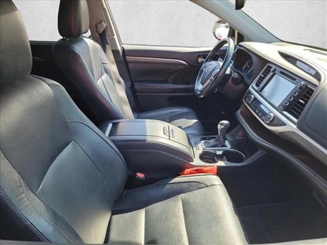 Used 2019 Toyota Highlander Limited FWD image 11