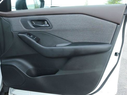 Used 2023 Nissan Rogue S AWD/4WD image 6