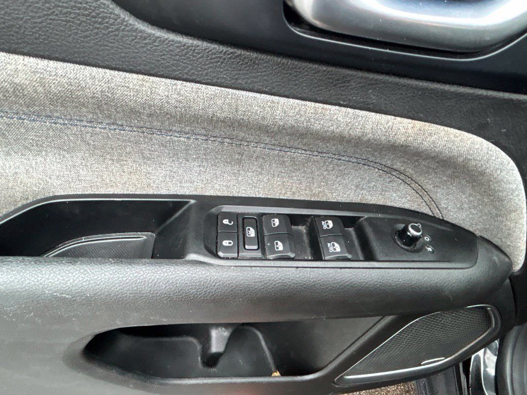 Used 2022 Jeep Compass Latitude w/ Sun and Sound Group FWD image 15