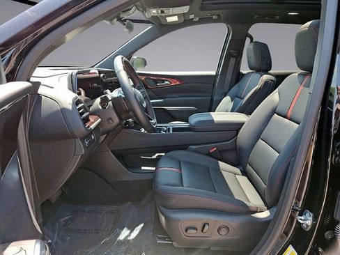 Used 2024 Chevrolet Traverse RS FWD image 11