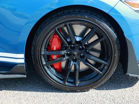 Used 2021 Ford Mustang Shelby GT500 w/ Technology Package RWD image 13