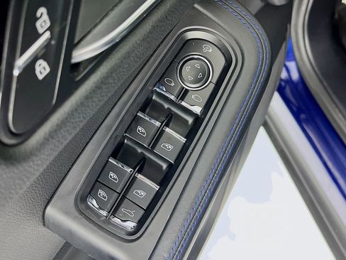 Certified 2023 Porsche Macan Turbo AWD/4WD image 9