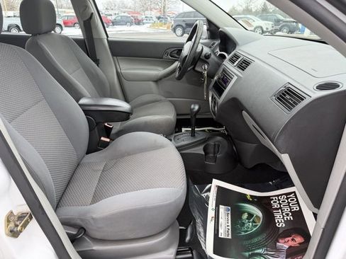 Used 2005 Ford Focus ZX5 image 9