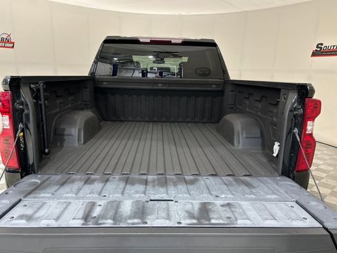 Used 2022 Chevrolet Silverado 1500 LT w/ Z71 Off-Road Package image 5