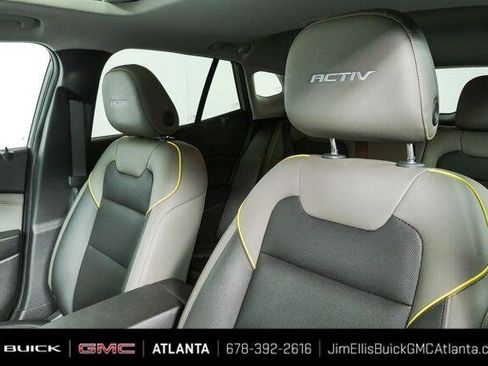 Used 2025 Chevrolet Trax ACTIV w/ Sunroof Package FWD image 5