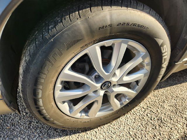 Used 2017 Nissan Rogue SV AWD/4WD image 10