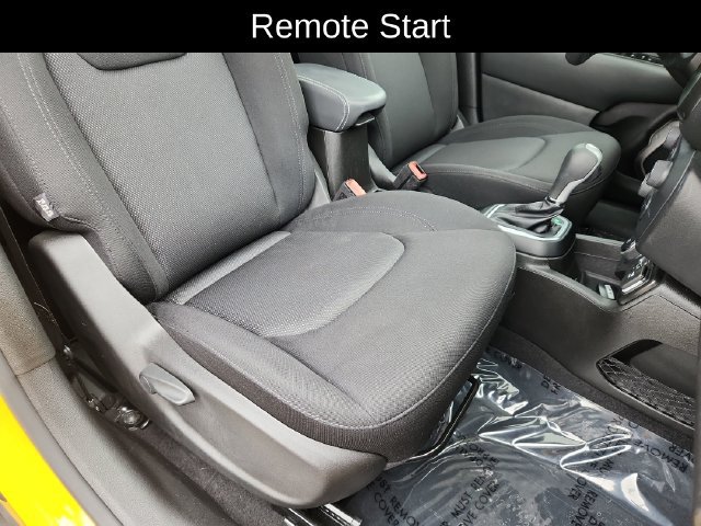 Used 2023 Jeep Renegade Latitude w/ Sun & Fun Group AWD/4WD image 24