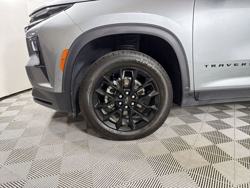 Used 2024 Chevrolet Traverse LT w/ Enhanced Driving Package image 12