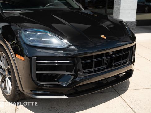 Used 2024 Porsche Cayenne Turbo GT AWD/4WD image 3