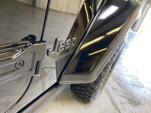 Used 2022 Jeep Gladiator Sport AWD/4WD image 16