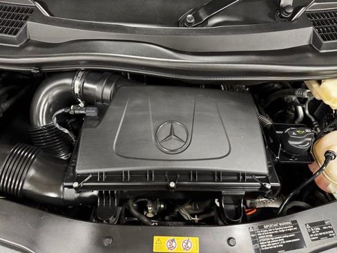 Used 2016 Mercedes-Benz Metris Passenger image 32