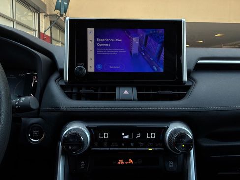 Used 2025 Toyota RAV4 XLE FWD image 30
