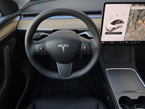 Used 2023 Tesla Model Y 2WD image 13