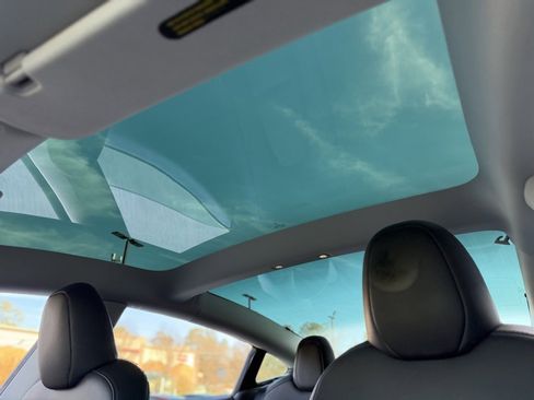 Used 2023 Tesla Model 3 Standard Range image 50