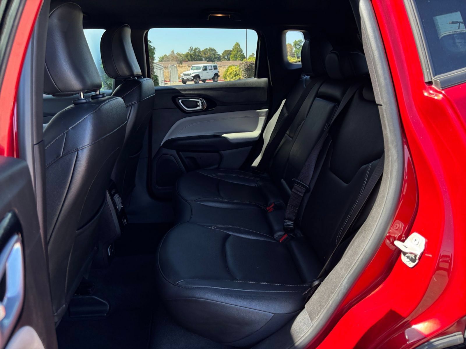 Used 2025 Jeep Compass Limited AWD/4WD image 26