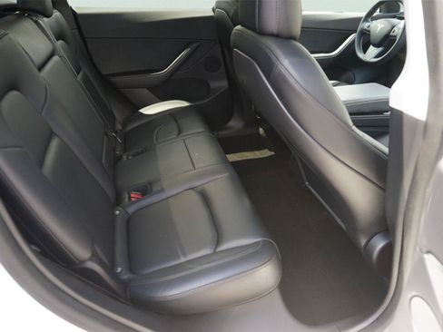 Used 2021 Tesla Model Y Long Range AWD/4WD image 16