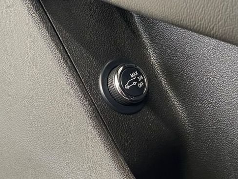 Used 2025 Cadillac XT5 Premium Luxury image 16