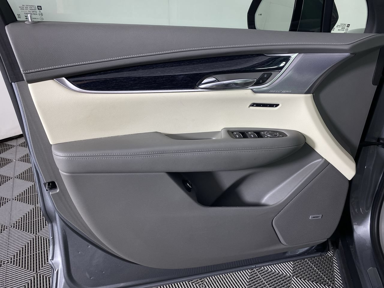 Used 2024 Cadillac XT6 Premium Luxury w/ Technology Package FWD image 13