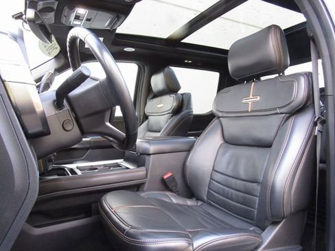 Used 2023 Ford F450 Platinum w/ FX4 Off-Road Package image 16