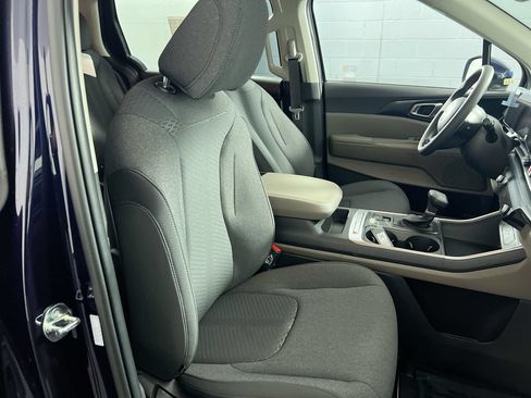 New 2026 Kia Carnival LX FWD image 31