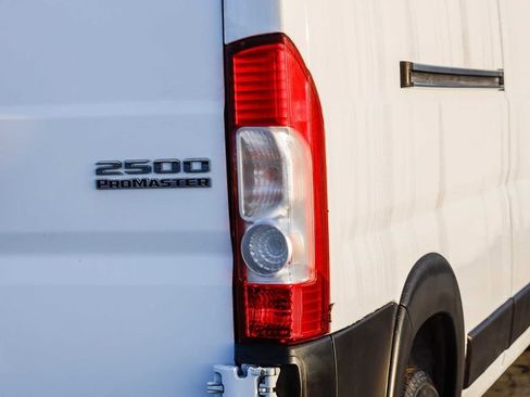 Used 2023 RAM ProMaster 2500 w/ Premium Convenience Group (B) FWD image 10