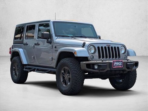 Used 2016 Jeep Wrangler Unlimited Sahara AWD/4WD image 3