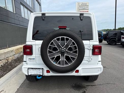 Used 2023 Jeep Wrangler Unlimited Sahara AWD/4WD image 4