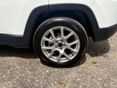 Used 2025 Jeep Compass Limited image 28