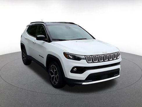 Used 2025 Jeep Compass Limited AWD/4WD image 3
