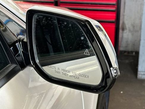Used 2024 Kia Niro EX Touring FWD image 8