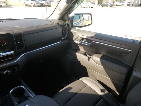 Used 2022 GMC Sierra 1500 SLT w/ SLT Premium Plus Package image 11