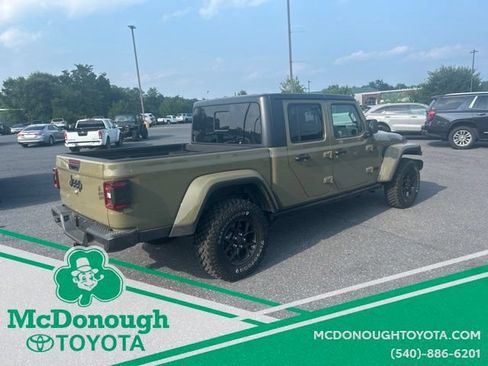 Used 2025 Jeep Gladiator Sport AWD/4WD image 4