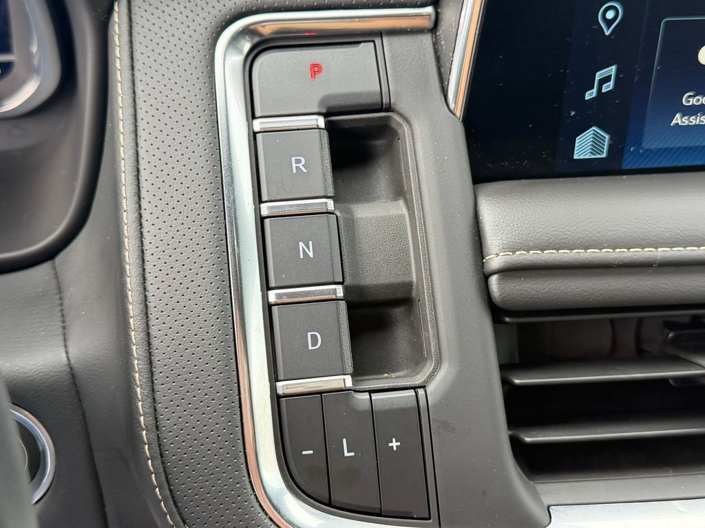 Used 2022 Chevrolet Tahoe Premier AWD/4WD image 35