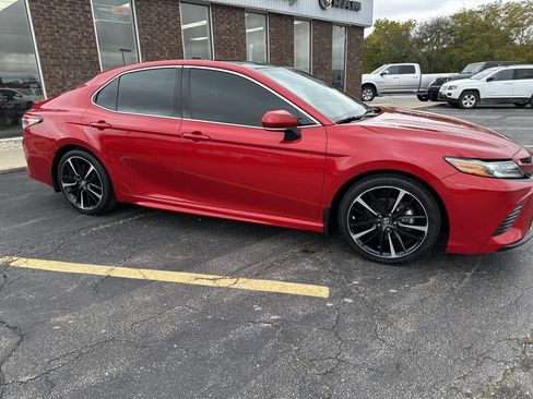 Used 2019 Toyota Camry XSE image 5