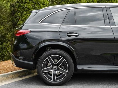Used 2024 Mercedes-Benz GLC 300 4MATIC w/ AMG Line image 13