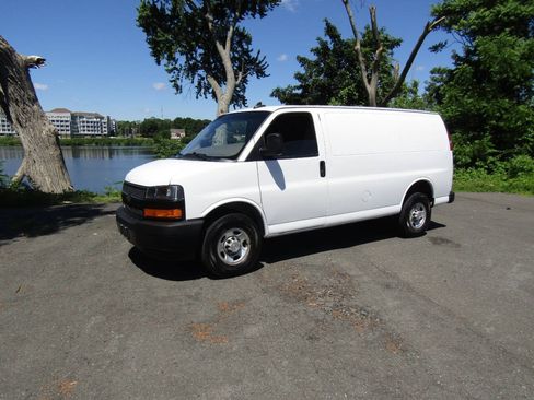 Used 2021 Chevrolet Express 2500 w/ Driver Convenience Package RWD image 2