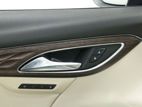 Used 2022 Buick Envision Avenir w/ Technology Package II image 32