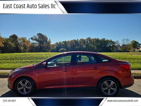 Used 2018 Ford Focus SE w/ SE Appearance Package image 1