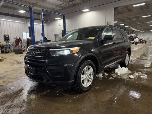 Used 2024 Ford Explorer XLT image 8